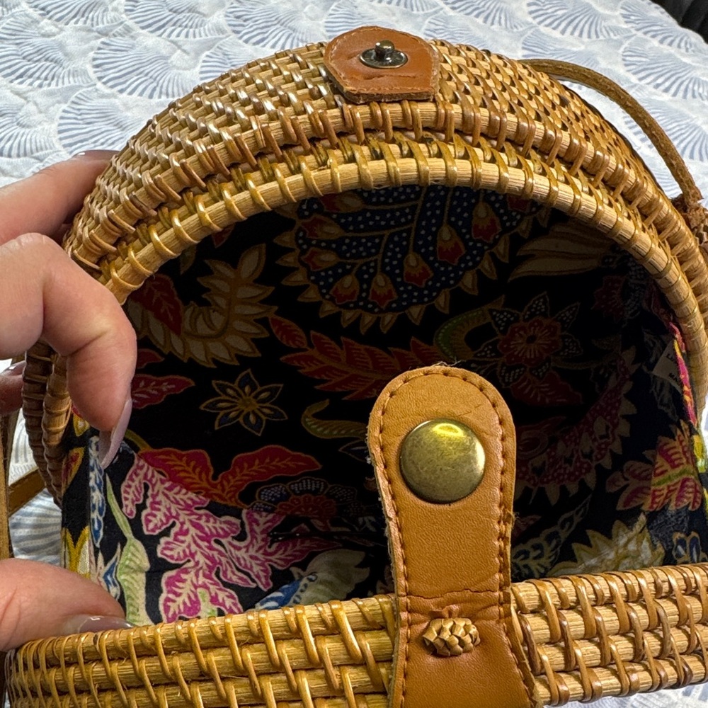🌿 Boho Round Rattan Crossbody Bag | Bali Woven Straw Circle Purse- Batik Lined - Picture 7 of 10